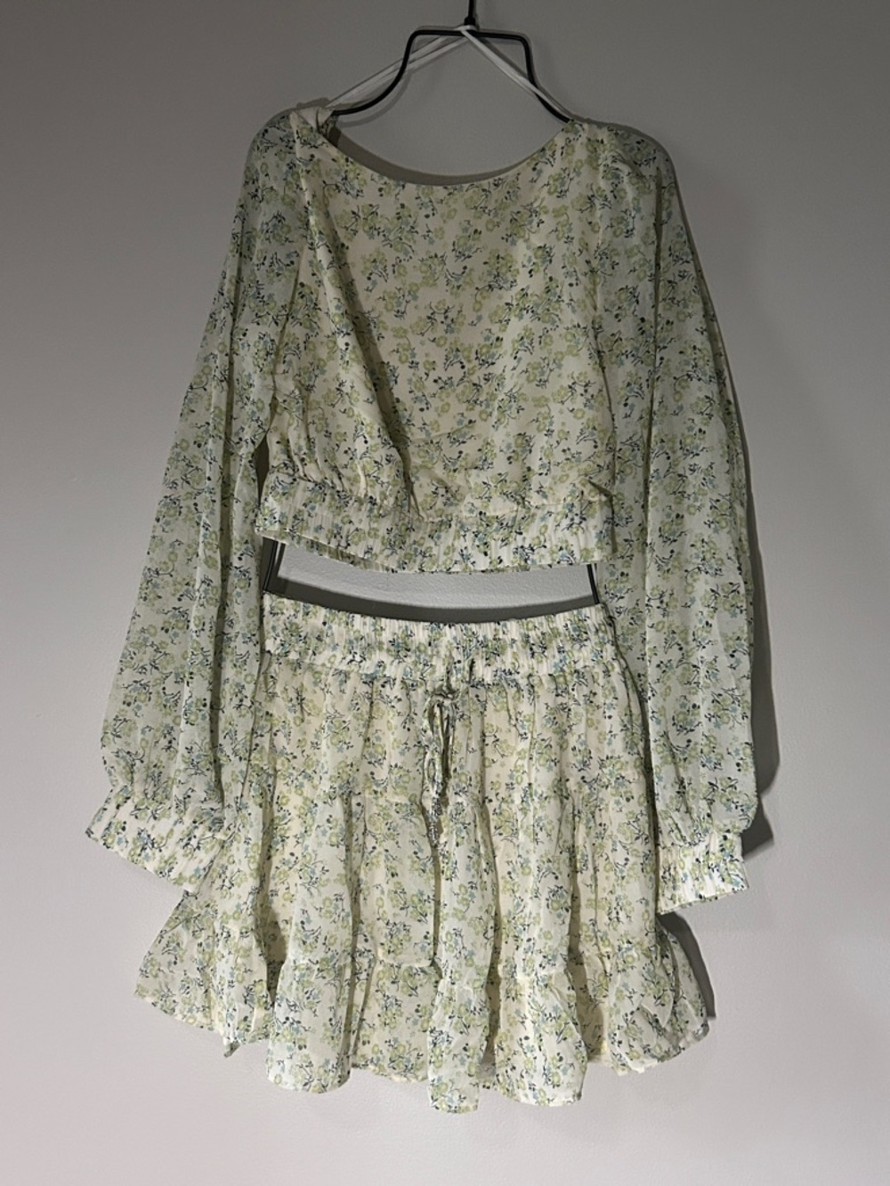 2for20 - Sky to Moon Floral Two-Piece Set in Green and Cream